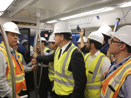 El presidente de Panamá realiza el primer recorrido en tren por la Línea 2 de metro