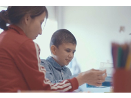Ya está disponible en www.enpositivofcc.es el vídeo sobre Ayman y el Plan Familia