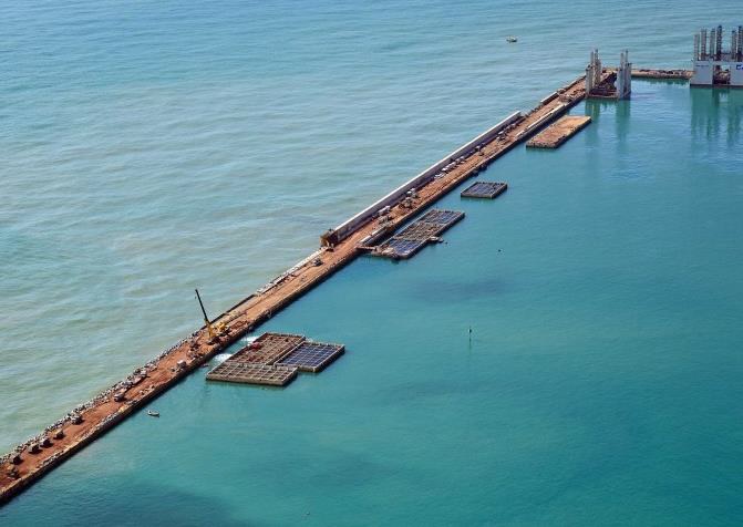 Se fondea el último cajón del dique de abrigo de las obras del puerto de Açu en Brasil