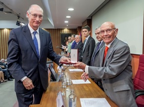 Concedida la medalla de la AEC a Ignacio Sánchez Salinero