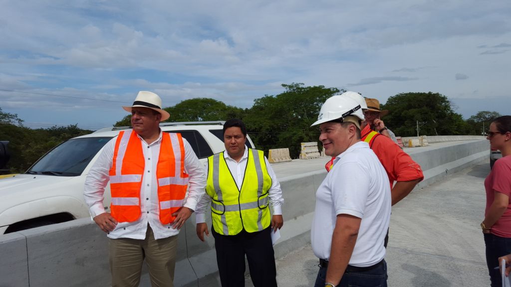 El presidente de Costa Rica visita las obras de la carretera interamericana norte, construida por FCC